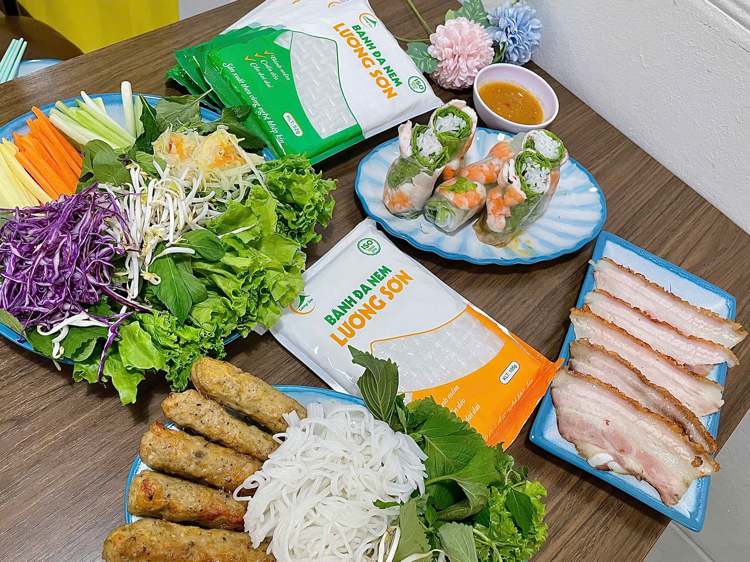 Bánh đa nem cuốn gỏi