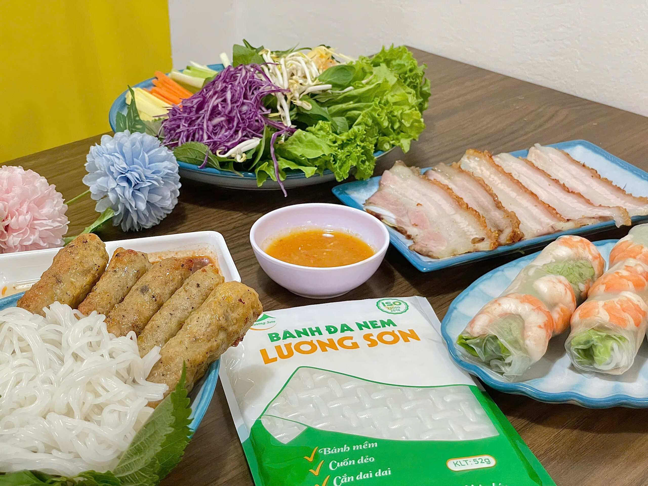 Bánh nem cuốn ăn sống