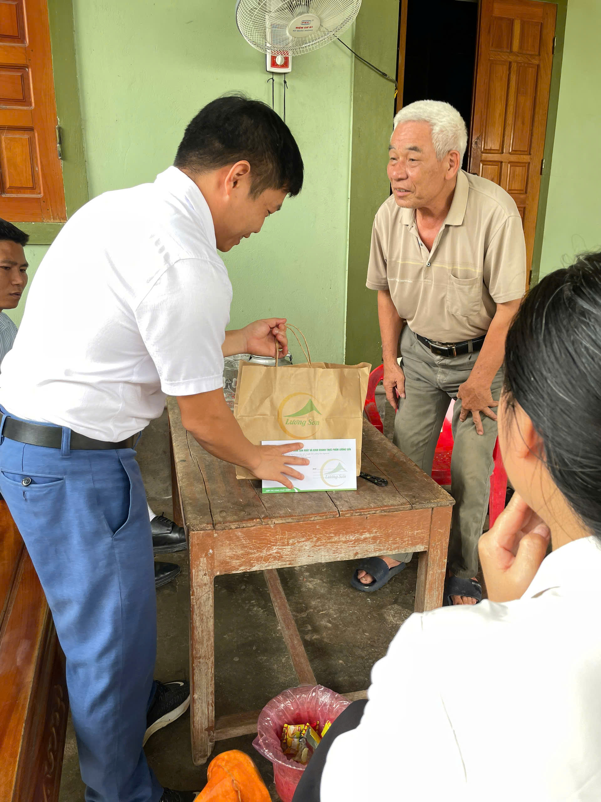 Tri ân các cô chú thanh niên xung phong xã Nhân Sơn