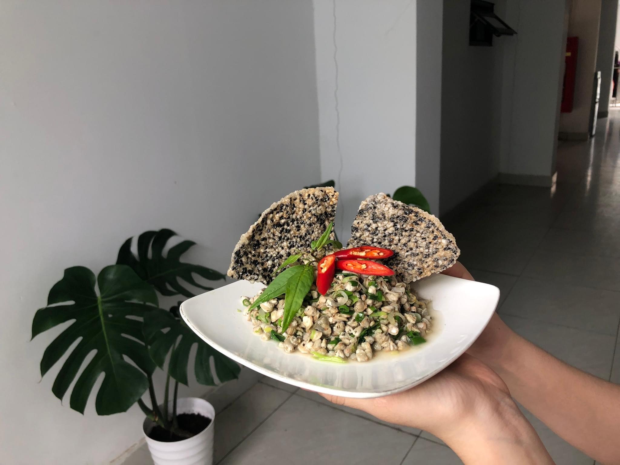 Bánh đa chiên xúc hến xào